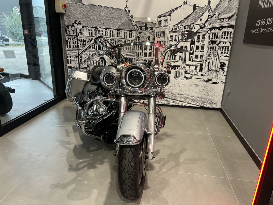 HARLEY-DAVIDSON TOURING ROAD KING 1690 CLASSIC 4