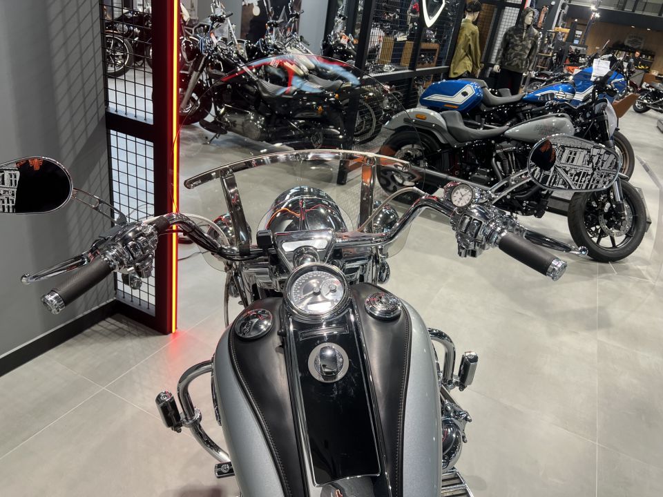 HARLEY-DAVIDSON TOURING ROAD KING 1690 CLASSIC 4