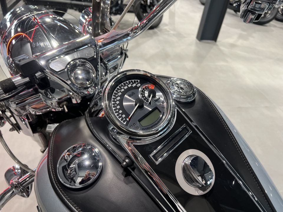 HARLEY-DAVIDSON TOURING ROAD KING 1690 CLASSIC 4