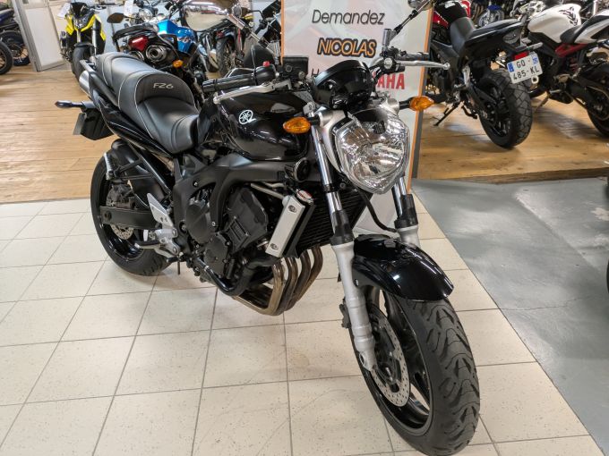 YAMAHA FZ6 (98CV) 4