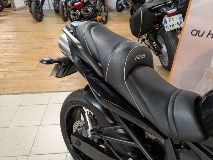 YAMAHA FZ6 (98CV) 4