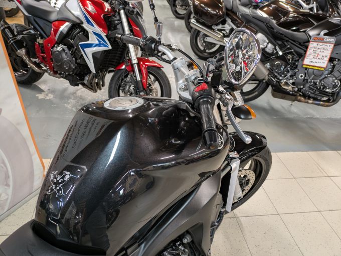 YAMAHA FZ6 (98CV) 4