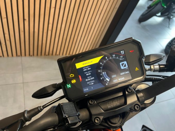 KTM 125 DUKE ABS 4