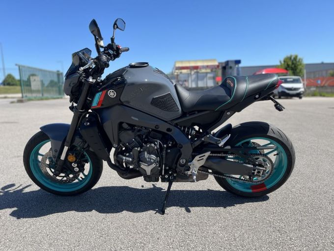 YAMAHA MT-09 4