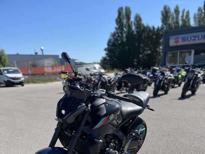 YAMAHA MT-09 4