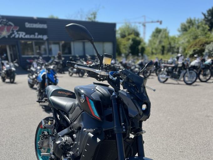 YAMAHA MT-09 4