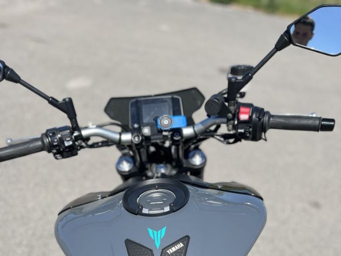YAMAHA MT-09 4