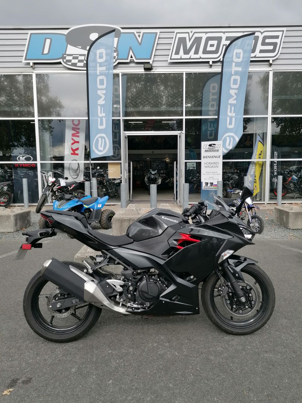 KAWASAKI NINJA 400 4