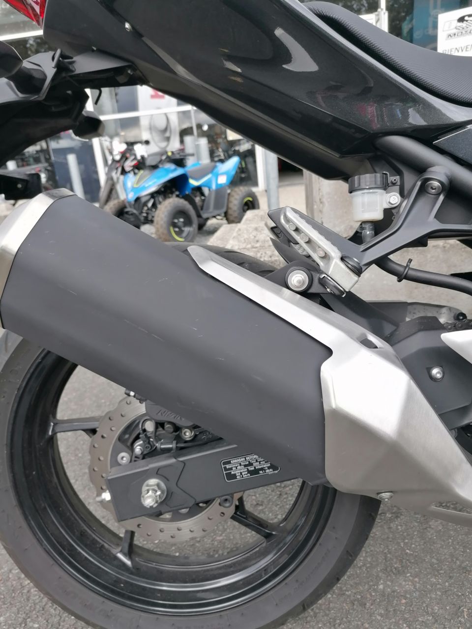 KAWASAKI NINJA 400 4