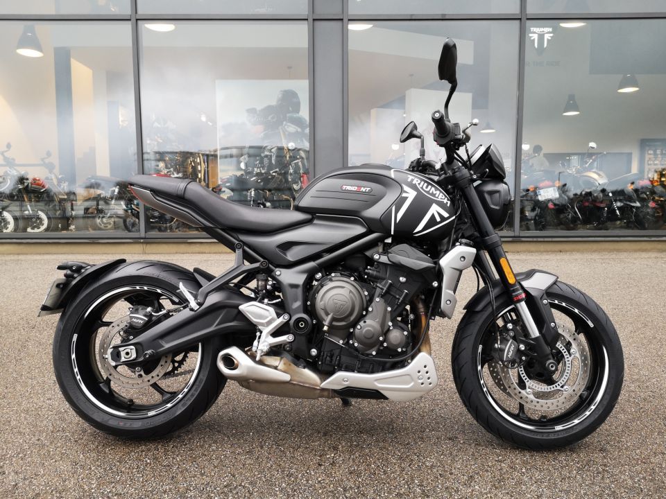 TRIUMPH TRIDENT 660 4