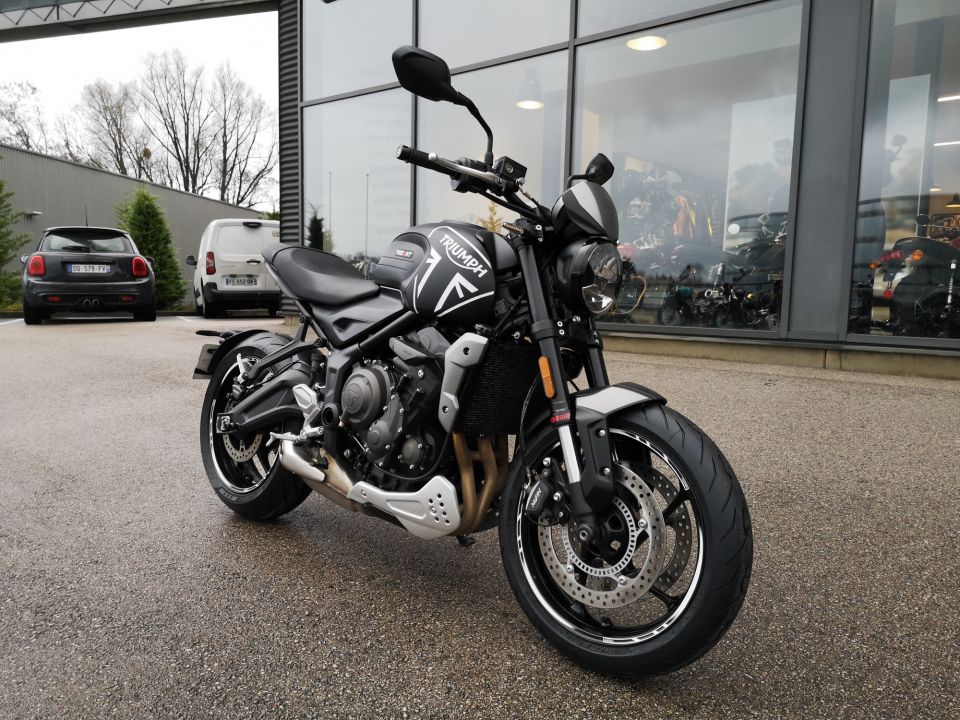 TRIUMPH TRIDENT 660 4