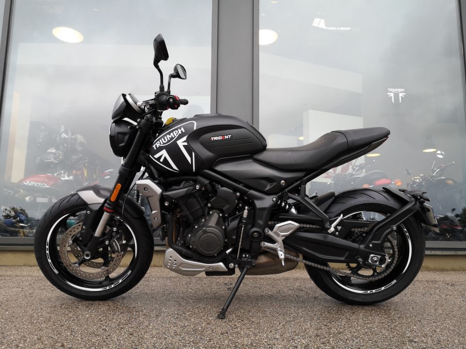 TRIUMPH TRIDENT 660 4