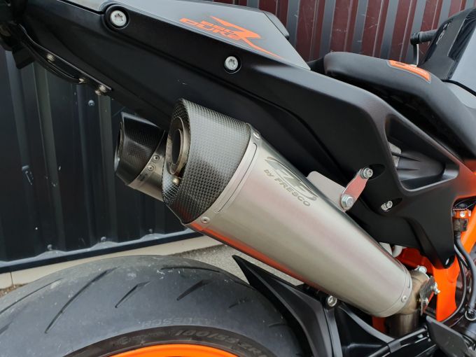 KTM 890 DUKE R 4