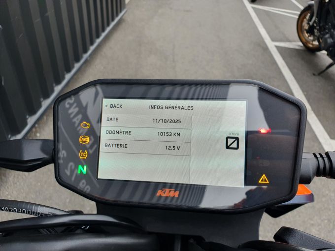 KTM 890 DUKE R 4