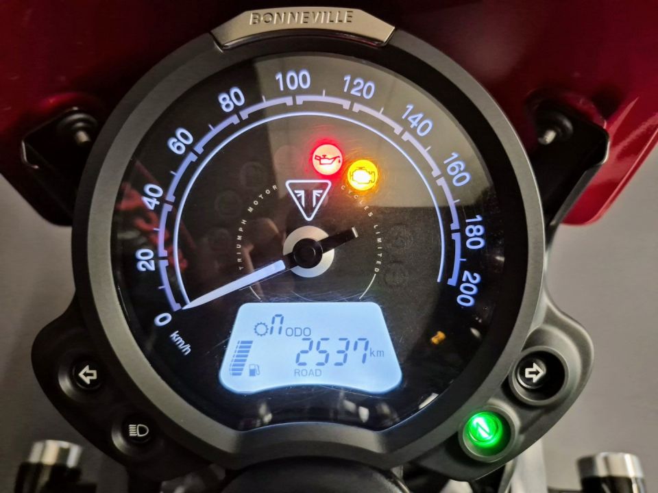 TRIUMPH SPEED TWIN 900 4