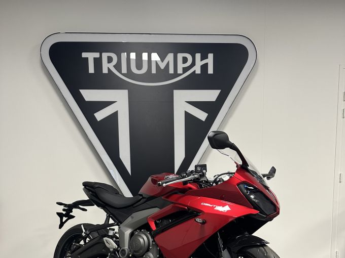 TRIUMPH 	DAYTONA 660 4