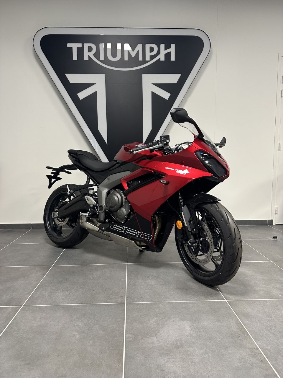 TRIUMPH 	DAYTONA 660 4