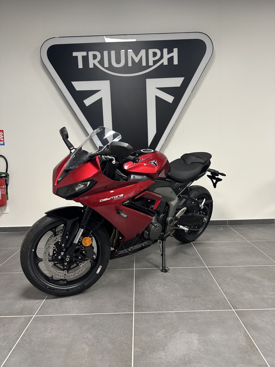 TRIUMPH 	DAYTONA 660 4