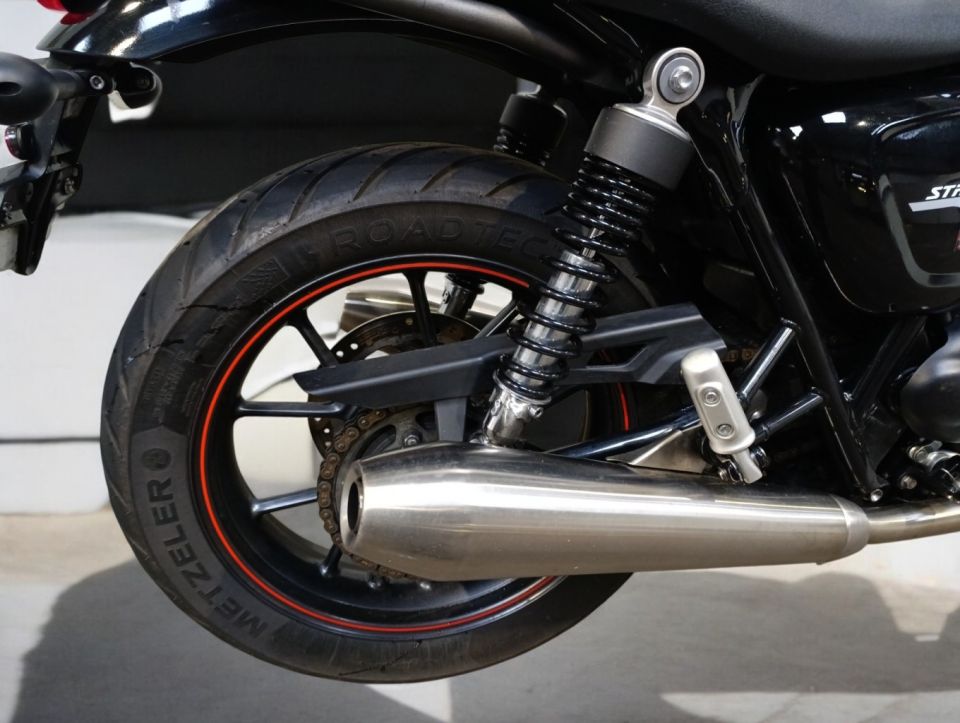 TRIUMPH STREET TWIN  900 4