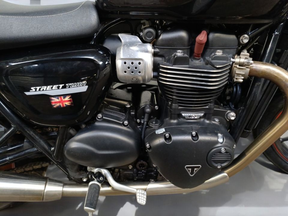 TRIUMPH STREET TWIN  900 4