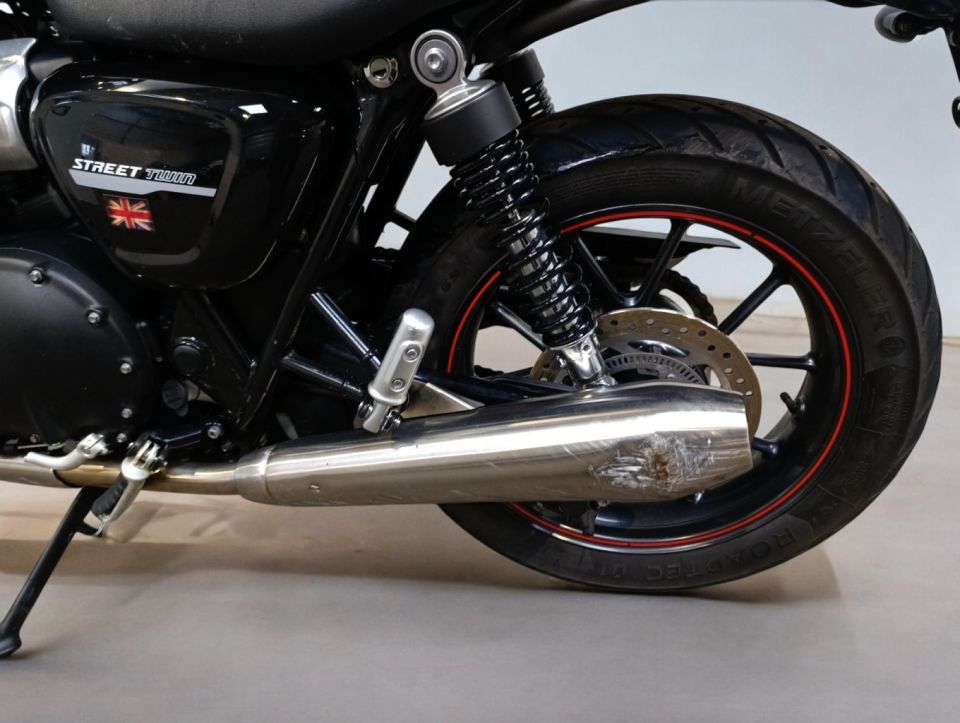 TRIUMPH STREET TWIN  900 4
