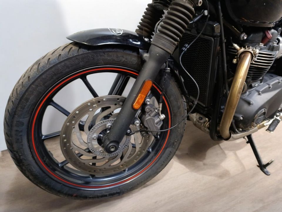 TRIUMPH STREET TWIN  900 4