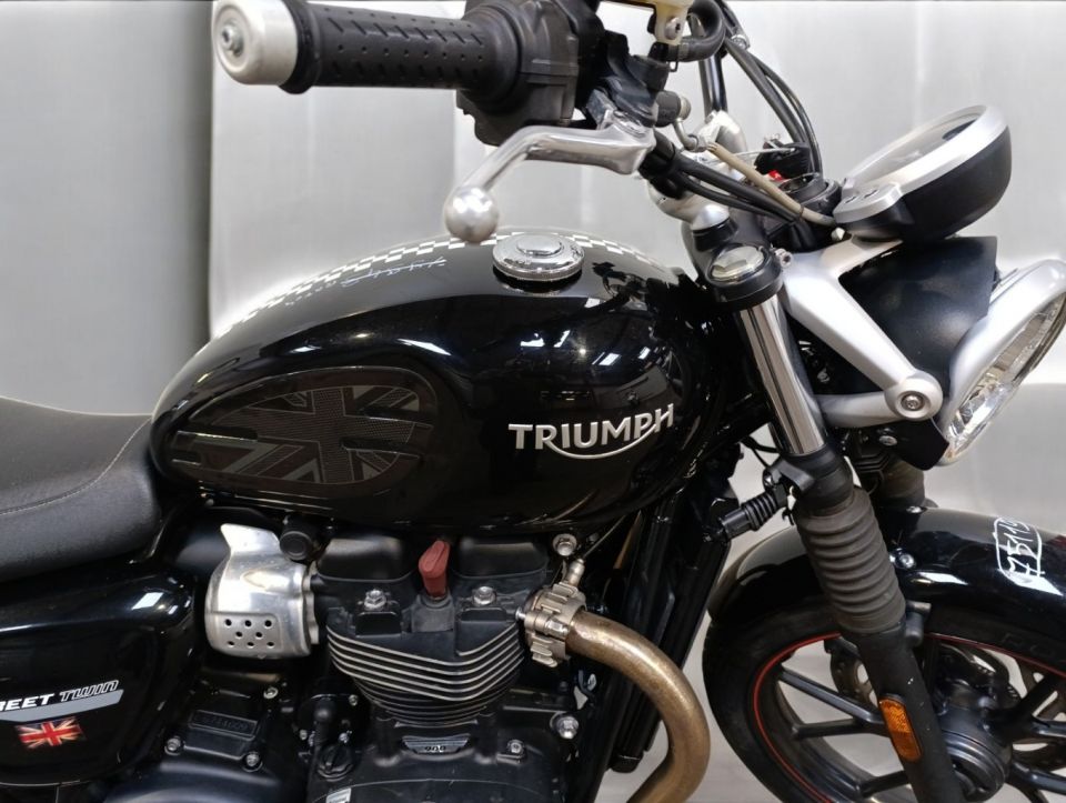 TRIUMPH STREET TWIN  900 4