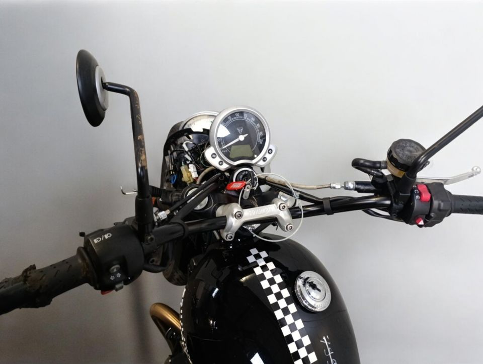 TRIUMPH STREET TWIN  900 4