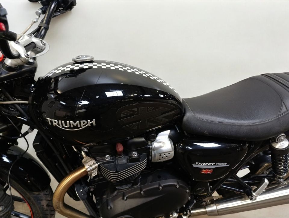 TRIUMPH STREET TWIN  900 4
