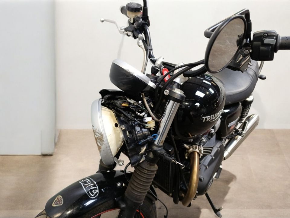 TRIUMPH STREET TWIN  900 4