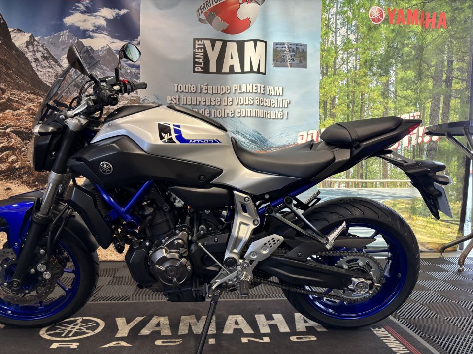YAMAHA MT-07 (47.5CV) 4