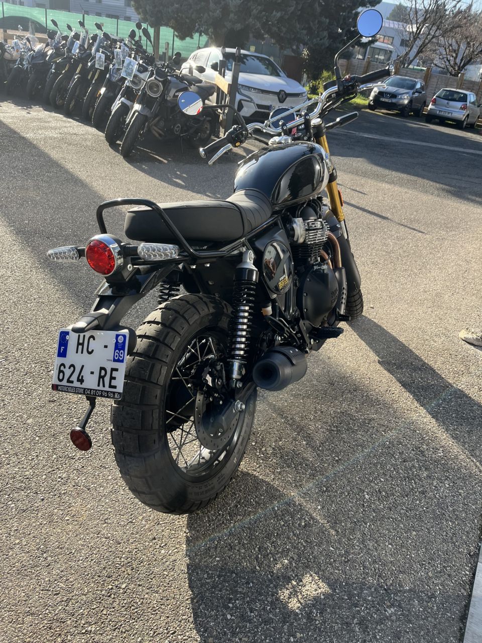 ROYAL ENFIELD INTERCEPTOR 4