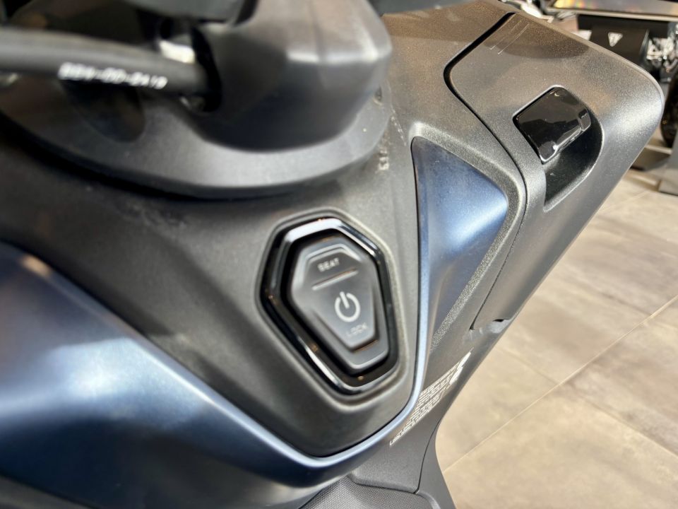 YAMAHA XP T-MAX 560 4