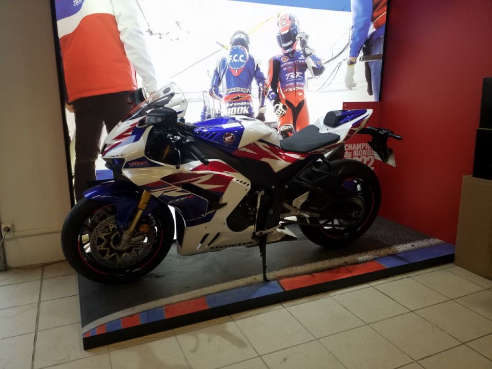 HONDA CBR1000RR SP 4