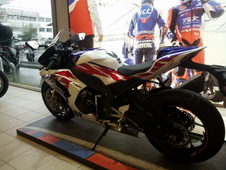 HONDA CBR1000RR SP 4