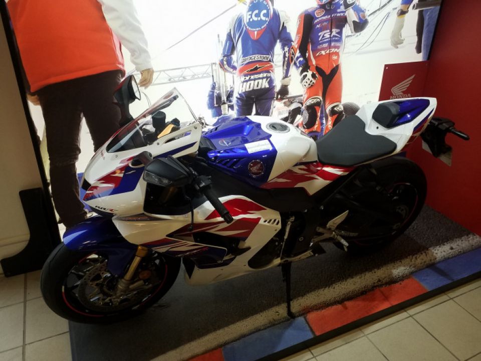 HONDA CBR1000RR SP 4