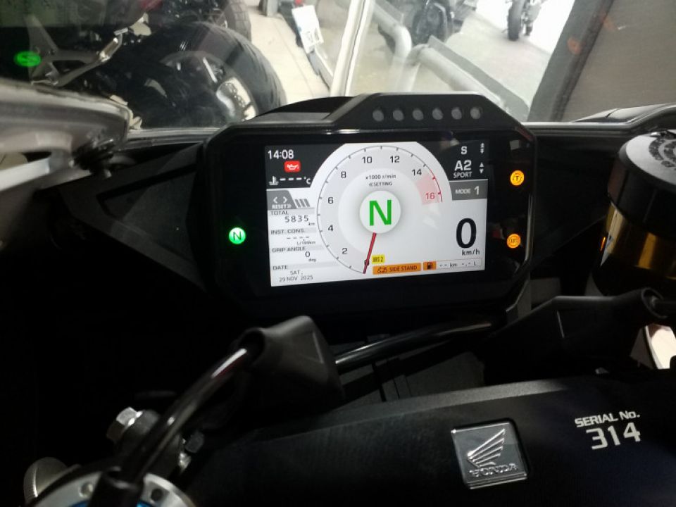HONDA CBR1000RR SP 4