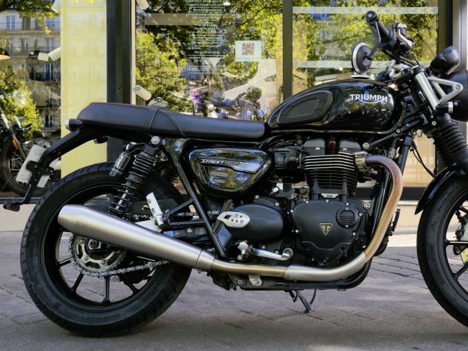 TRIUMPH STREET TWIN  900 4