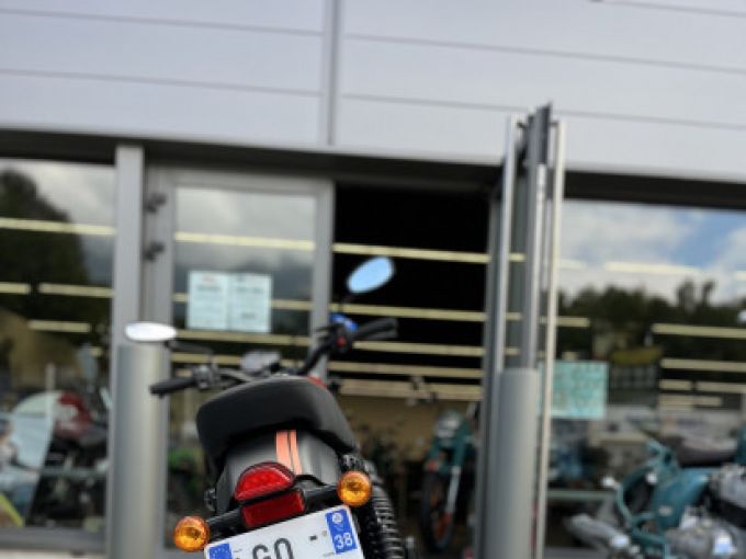 HYOSUNG 125 BOBBER 4