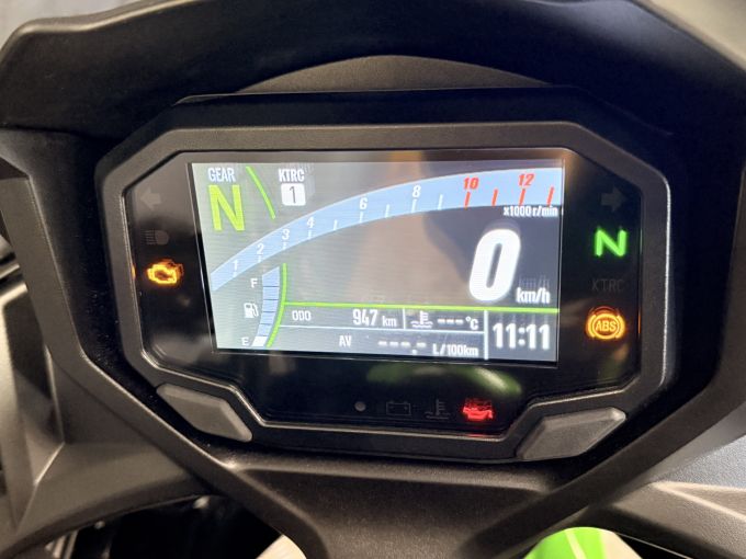 KAWASAKI NINJA 650 4