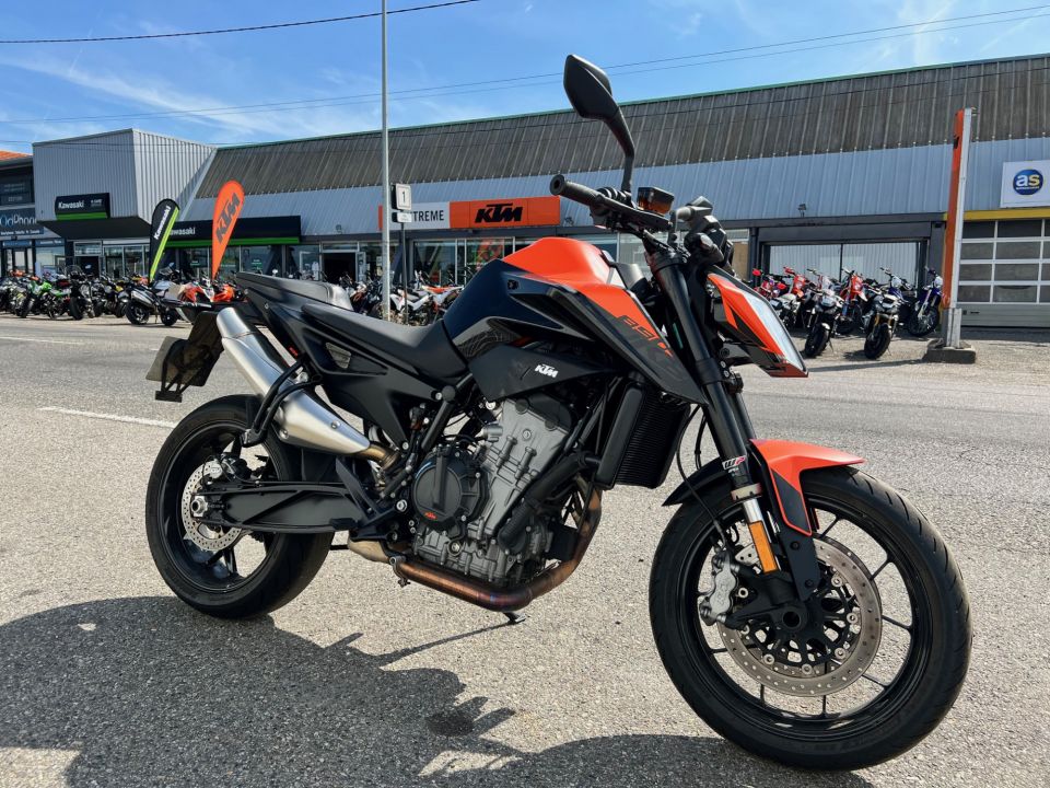 KTM 890 DUKE 4