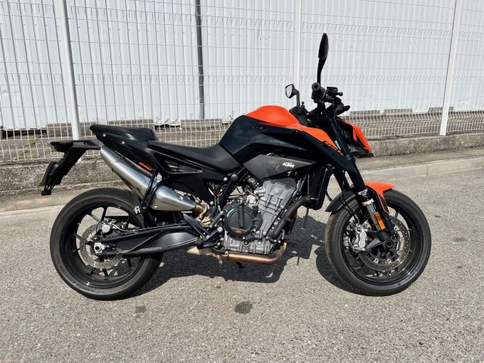 KTM 890 DUKE 4