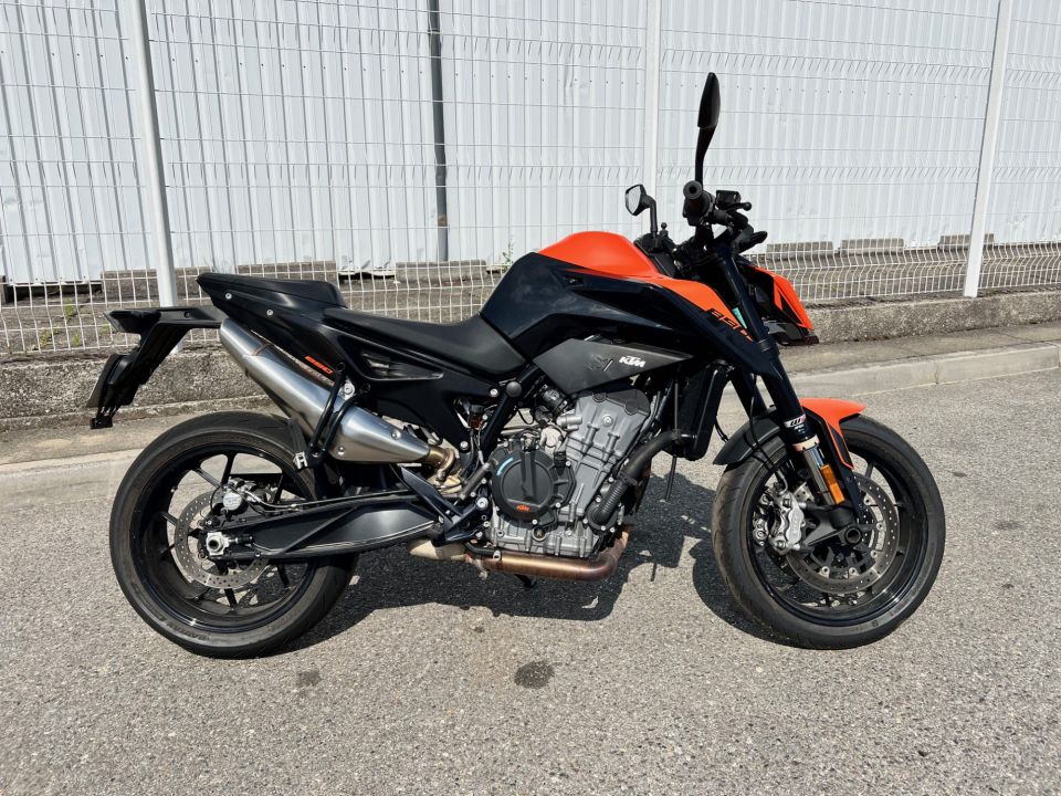 KTM 890 DUKE 4