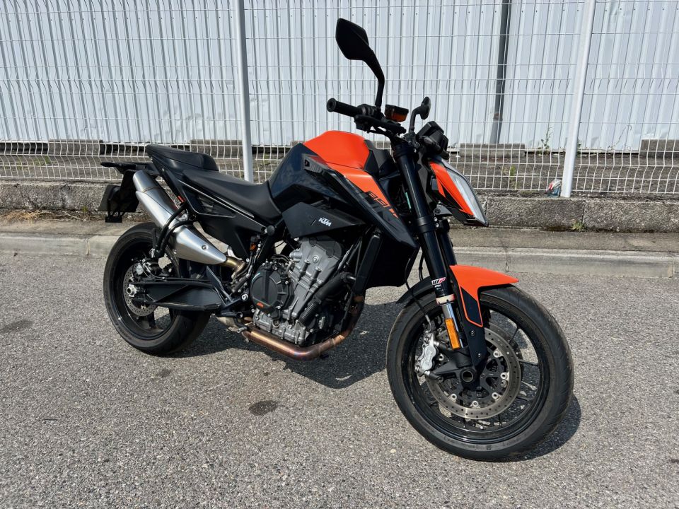 KTM 890 DUKE 4