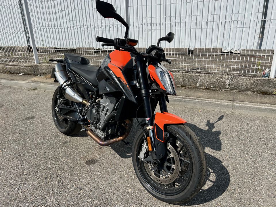KTM 890 DUKE 4