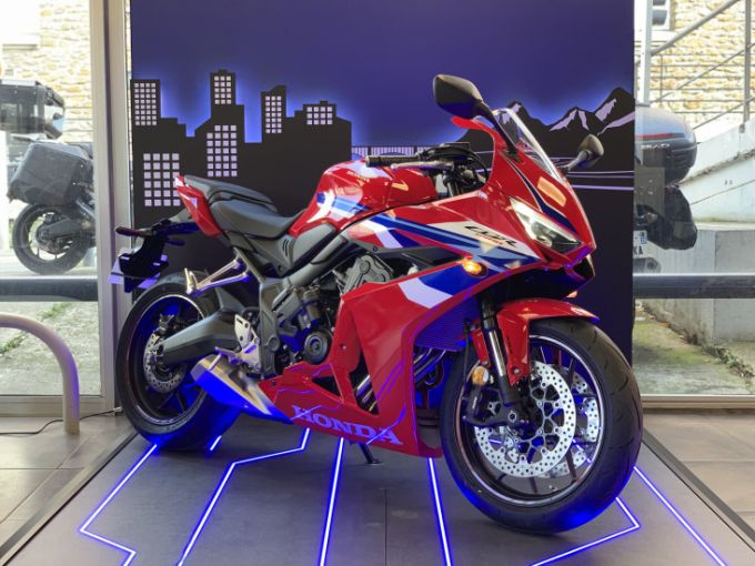 HONDA CBR650R 4
