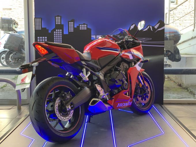 HONDA CBR650R 4