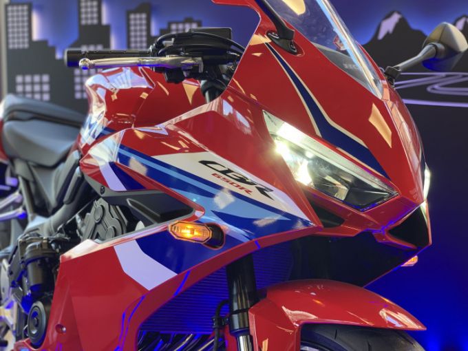 HONDA CBR650R 4