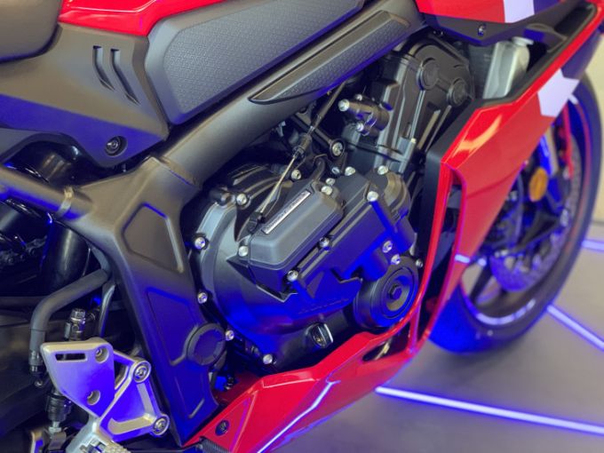 HONDA CBR650R 4