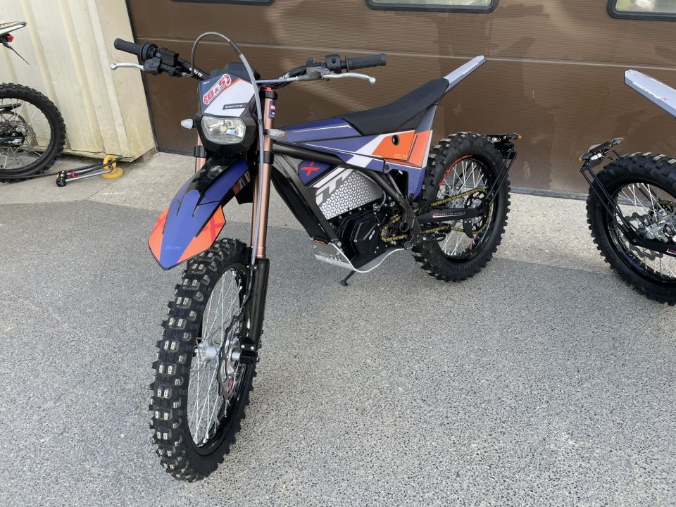 ELECTRIC MOTION ESCAPE 4